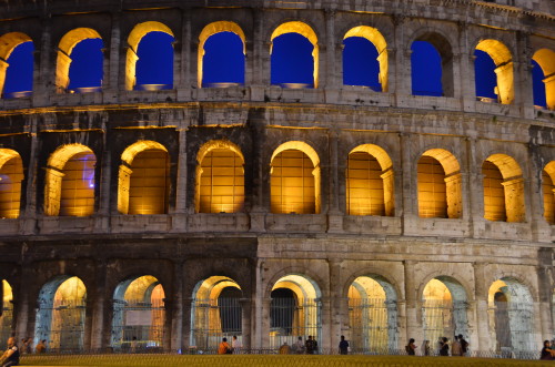 Rome Colosseum At Night 500x331 Cum and Conquest in the Eternal City