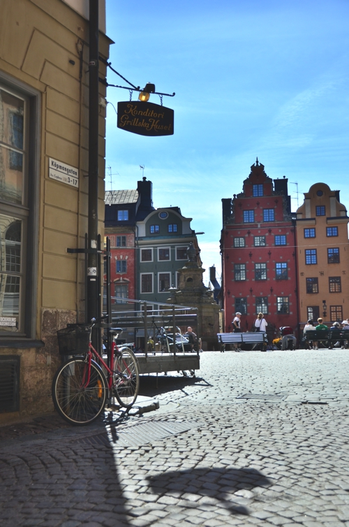 The high summer sun in old town Gamla Stan