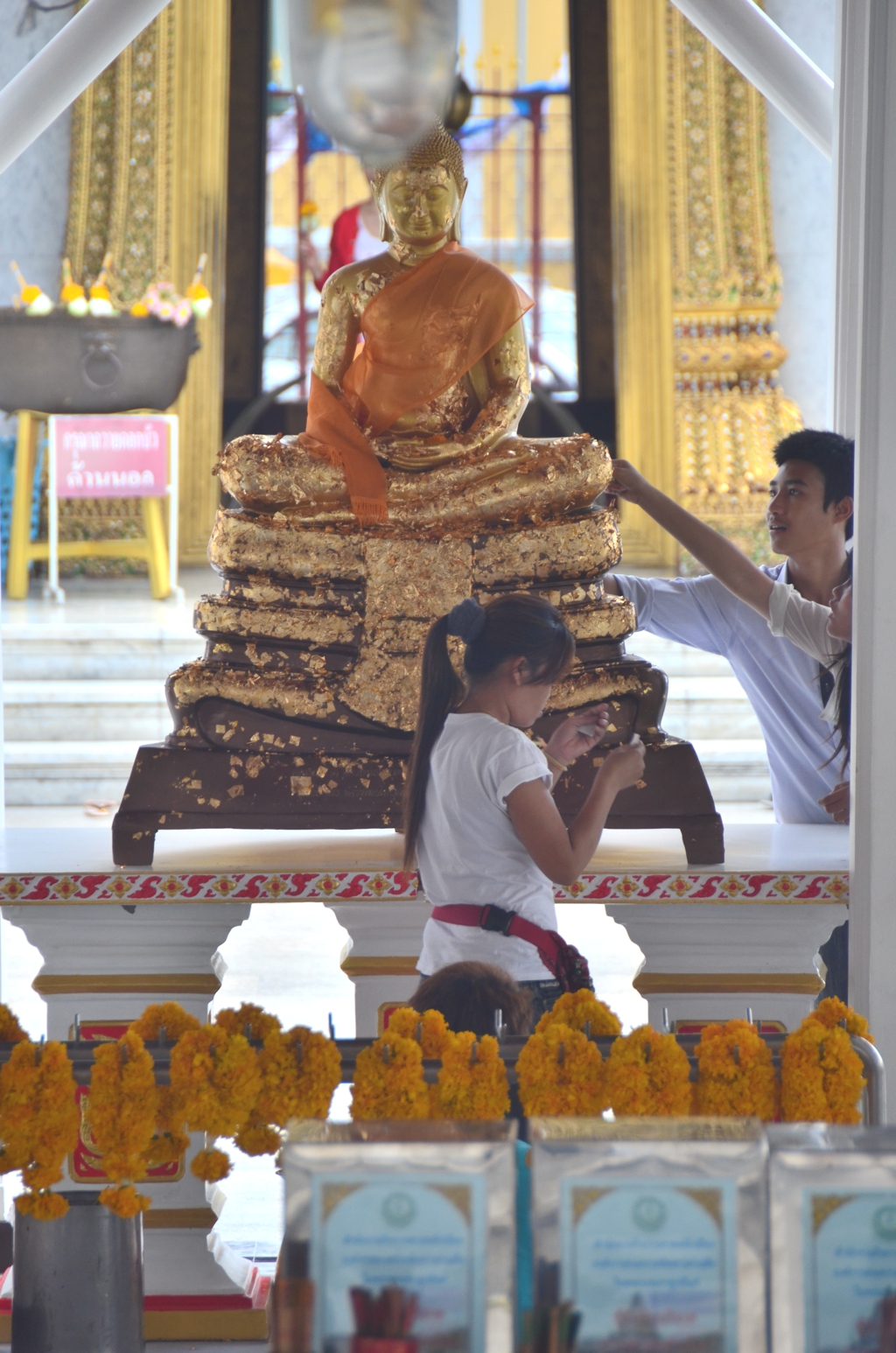 As is the case with many Buddhas in Southeast, the one at Wat Kalayanamitr is pretty with gold leaf by the faithful
