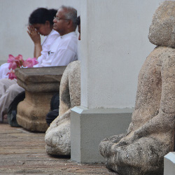 Worshippers at Ruwanweliseya