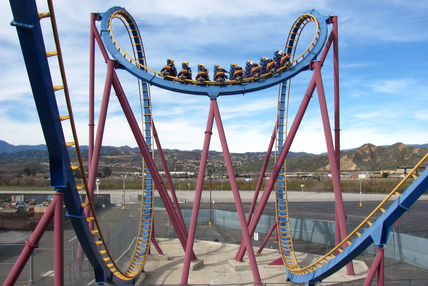 hipmunk-hotels-thrilling-accommodations-in-cities-with-theme-parks