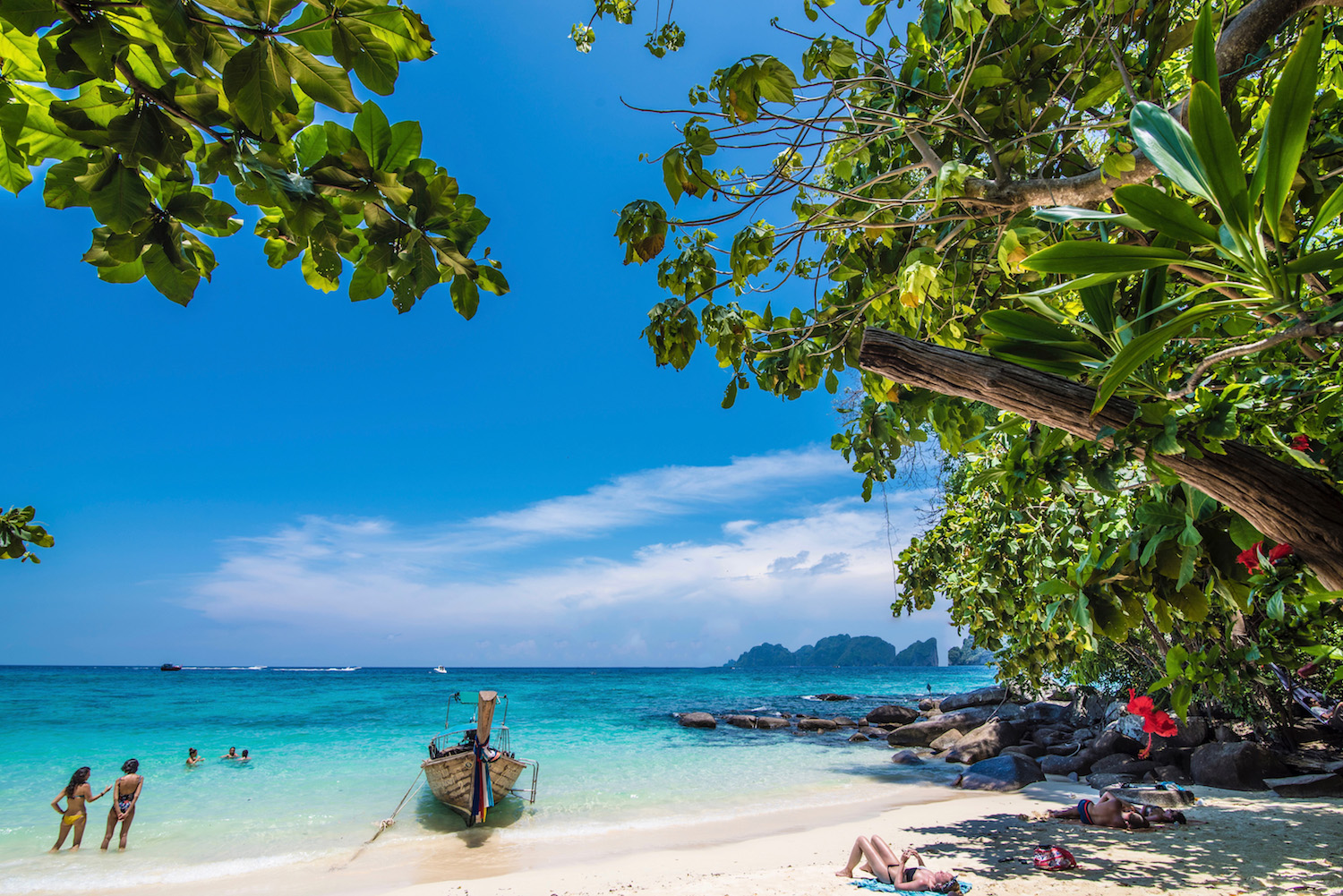 Stepping into Wonderland: Railay Bay Beach, Thailand - Helene in