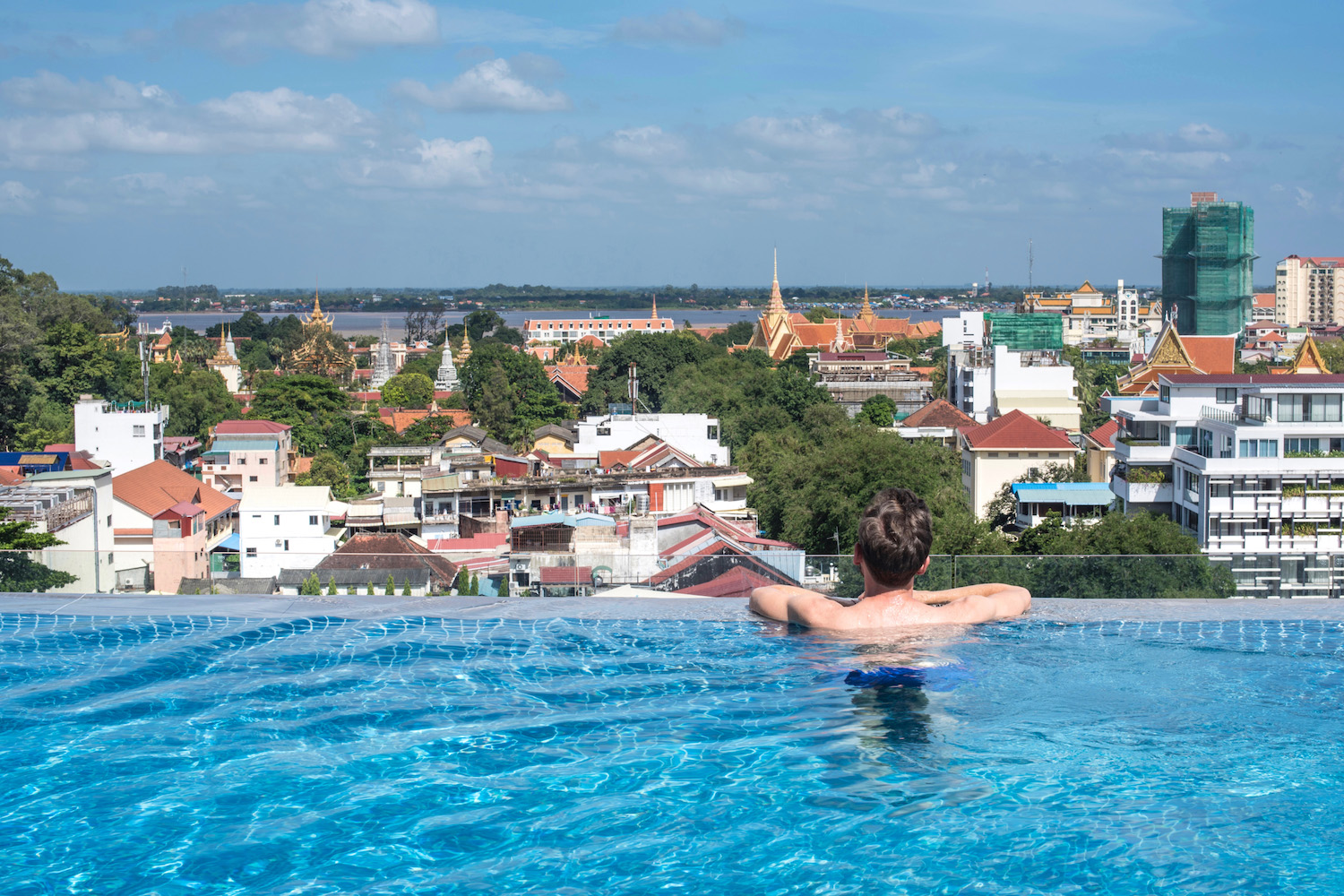 Is Siem Reap or Phnom Penh Better?