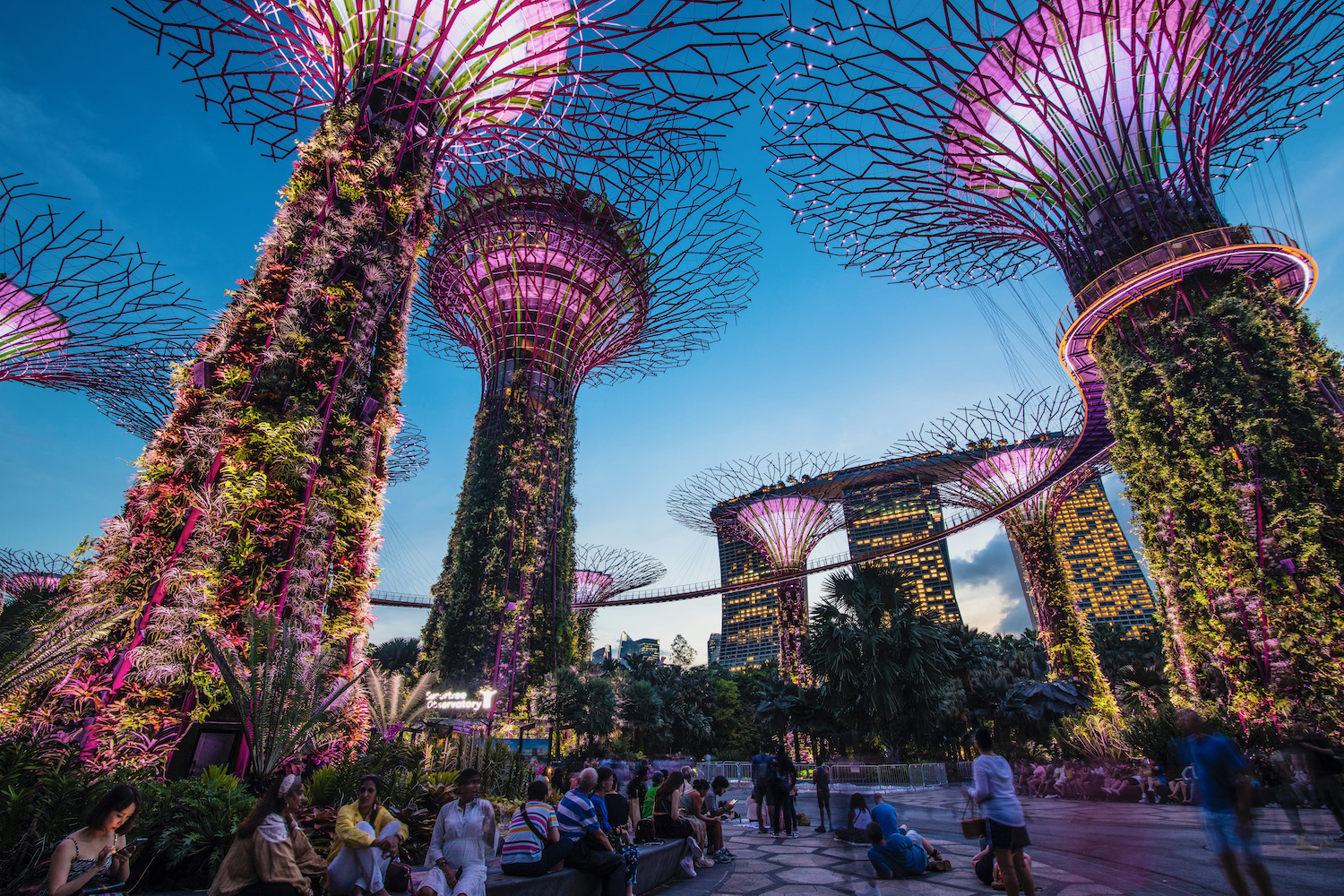 how many tourist attractions are there in singapore