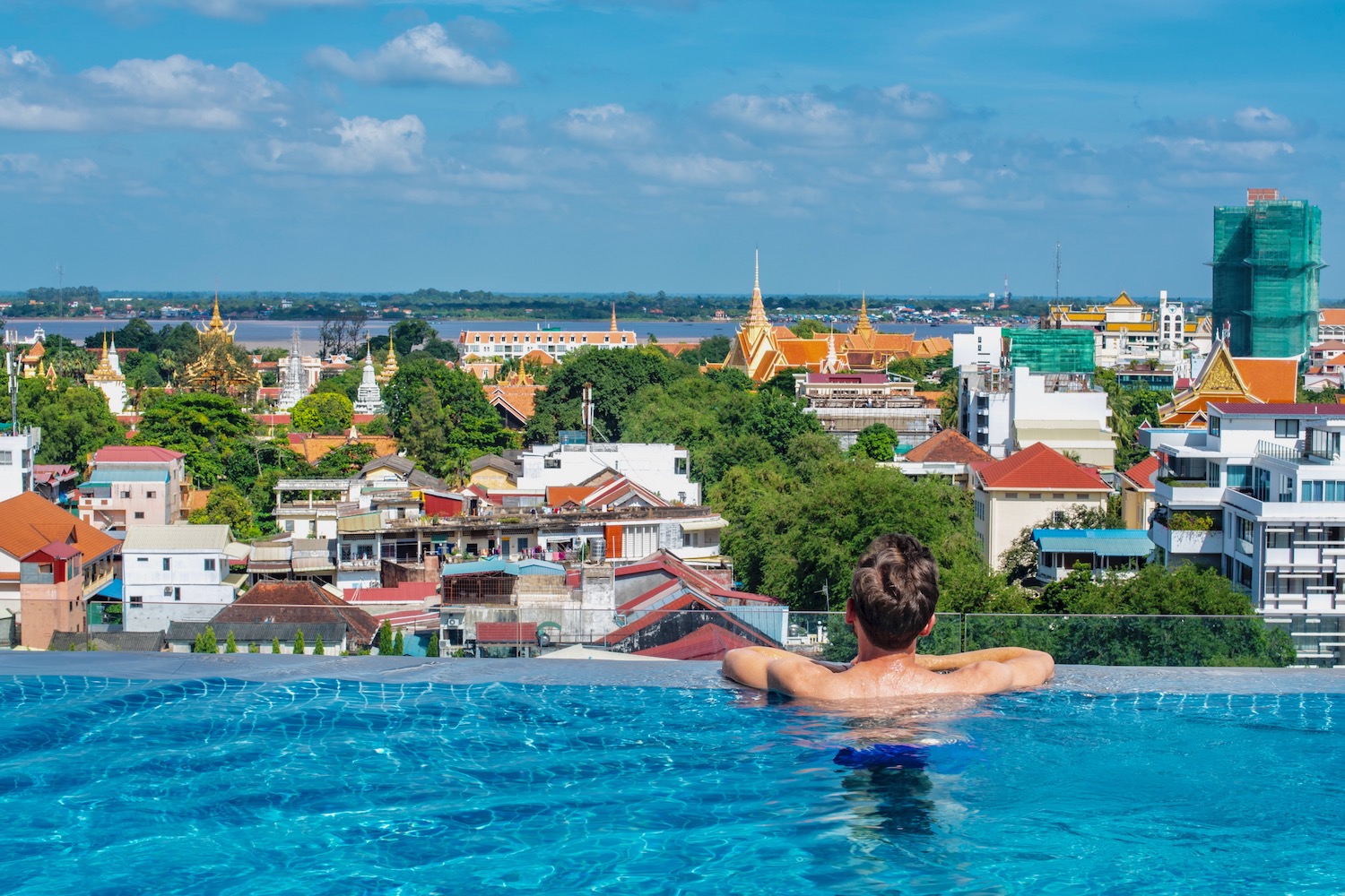 Is Siem Reap or Phnom Penh Better?